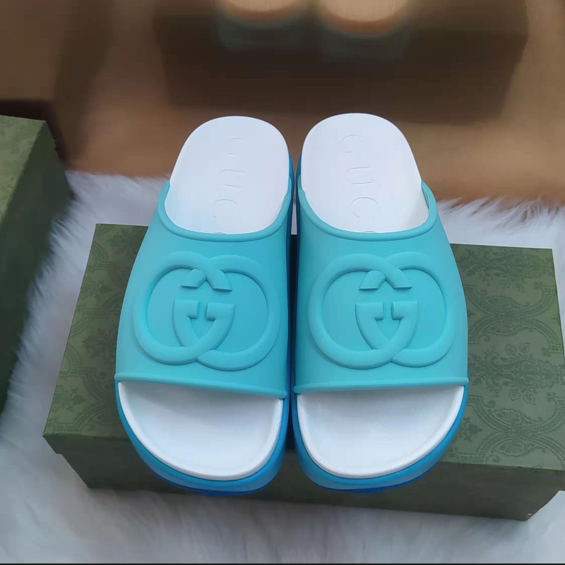G*u*i slippers